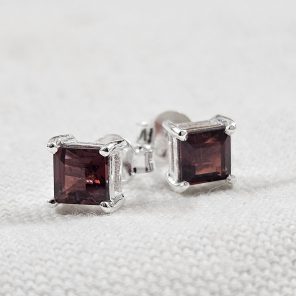 Garnet Square 925 Silver Stud Earring (RS102-7)