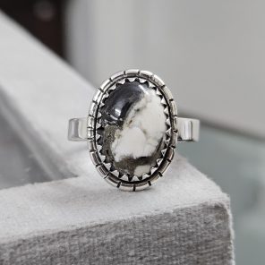 White Buffalo Turquoise 925 Sterling Silver Ring (REXT51-2)