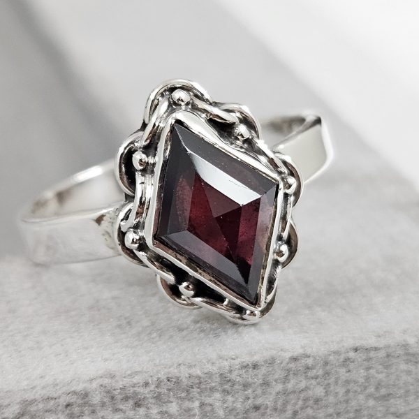 Rose Cut Garnet 925 Silver Ring (REXT61-14)