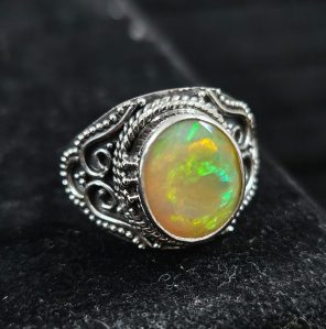 Ethiopian Opal Cut Gemstone 925 Sterling Silver Ring (RS32-84)