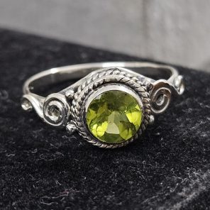 Dainty Peridot 925 Sterling Silver Ring (RS30-195)