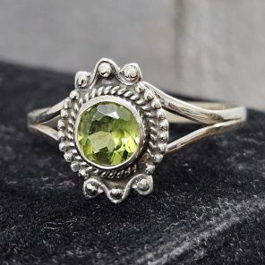 Dainty Peridot 925 Sterling Silver Ring (RS30-193)