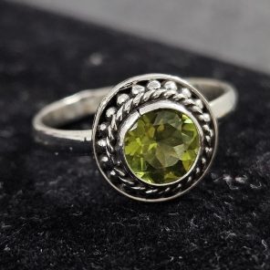 Dainty Peridot 925 Sterling Silver Ring (RS30-190)