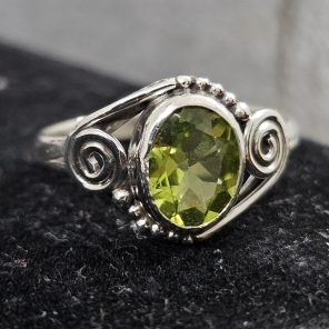 Dainty Peridot 925 Sterling Silver Ring (RS30-186)