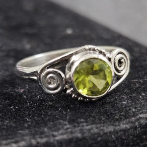 Dainty Peridot 925 Sterling Silver Ring (RS30-185)