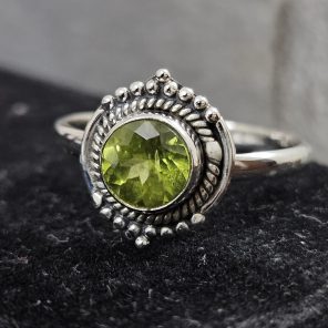 Dainty Peridot 925 Sterling Silver Ring (RS30-183)