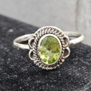Dainty Peridot 925 Sterling Silver Ring (RS30-176)