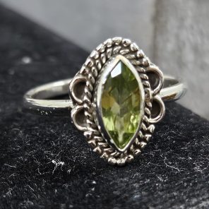 Dainty Peridot 925 Sterling Silver Ring (RS30-174)