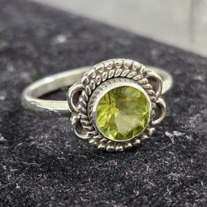 Dainty Peridot 925 Sterling Silver Ring (RS30-175)