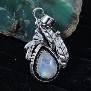 Rainbow Moonstone Southwest Feather 925 Sterling Silver Pendant (REXT70-6)
