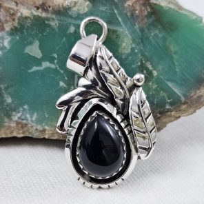 Black Onyx Southwest Feather 925 Sterling Silver Pendant (REXT70-7)