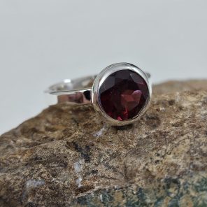 Garnet 925 Sterling Silver Ring (REXT56-149)