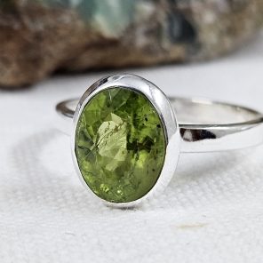 Peridot 925 Sterling Silver Ring (REXT42-221)