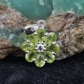 Peridot Flower Cluster 925 Silver Pendant (REXT49-299)