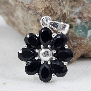 Black Onyx Flower Cluster 925 Silver Pendant (REXT49-302)