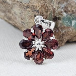 Garnet Flower Cluster 925 Silver Pendant (REXT49-301)