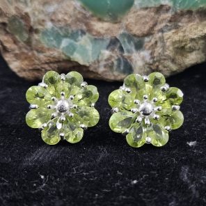 Peridot Flower Cluster 925 Sterling Silver Stud Earring (REXT49-305)
