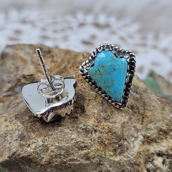 Mohave Turquoise Southwest Arrow Head 925 Sterling Silver Stud Earring (REXT48-18) - Image 2