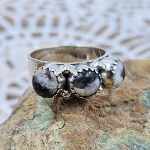 Triple White Buffalo Turquoise 925 Sterling Silver Ring (REXT17-7)