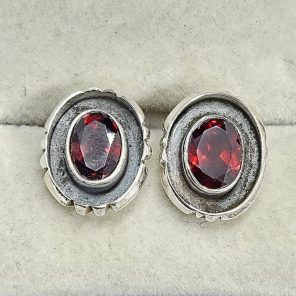 Garnet 925 Sterling Silver Stud Earring (REXT96-12)