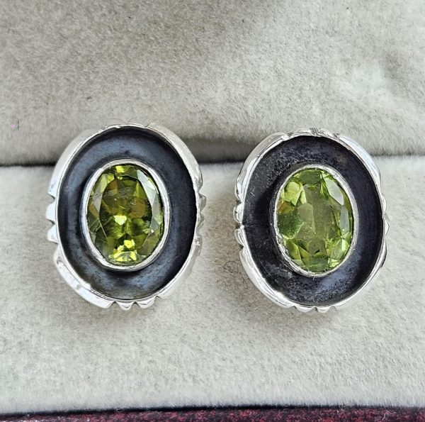Peridot 925 Sterling Silver Stud Earring (REXT96-7)
