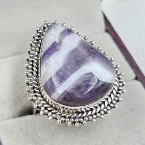 Chevron Amethyst Size US 10  925 Sterling Silver Ring (REXT94-62)