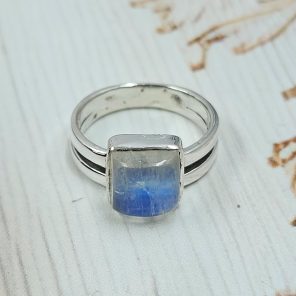 Rainbow Moonstone 925 Sterling Silver Ring (REXT28-258)