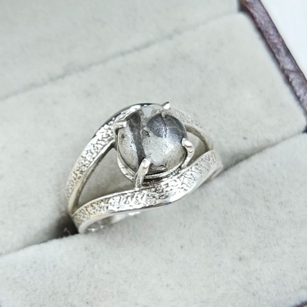 White Buffalo Turquoise Prong Set 925 Silver Ring (REXT1-26) - Image 2