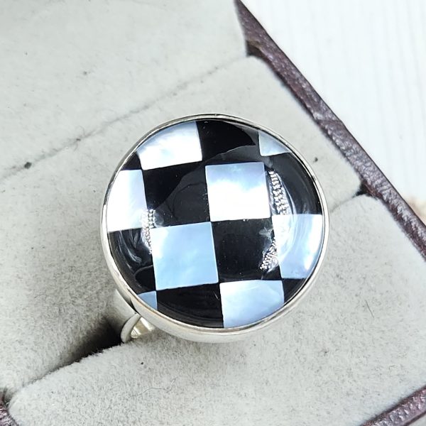 Black Onyx and White MOP Size US 8 925 Sterling Silver Ring (RS55-97) - Image 2