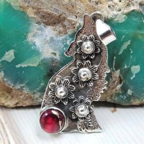 Red Rose Dahlia Turquoise 1.5" 925 Sterling Silver Howling Wolf Pendant (RS61-490)