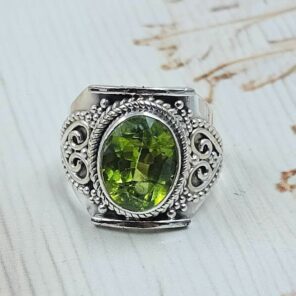 Peridot 925 Sterling Silver Ring  (REXT108-7)