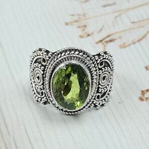 Peridot 925 Sterling Silver Ring  (REXT108-5)