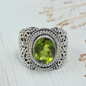 Peridot 925 Sterling Silver Ring  (REXT108-4)