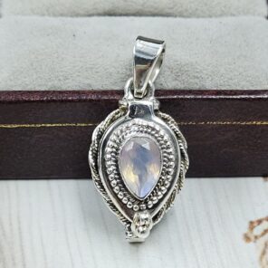 Rainbow Moonstone 925 Sterling Silver Poison Box Pendant (REXT124-29)