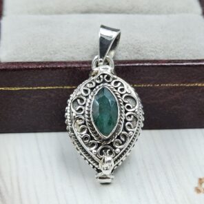 Emerald 925 Sterling Silver Poison Box Pendant (REXT124-17)
