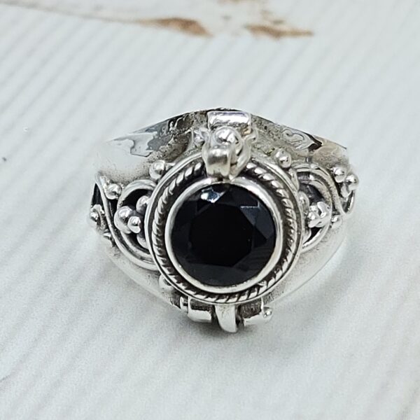 Black Onyx 925 Sterling Silver Poision Box Ring (REXT125-45)