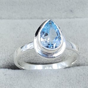 Blue Topaz 925 Sterling Silver Ring (REXT126-16)