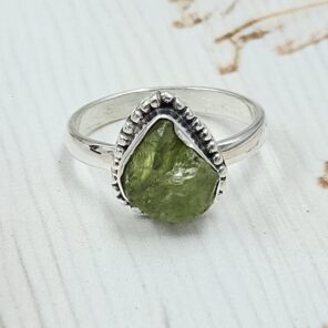 Raw Green Tourmaline 925 Sterling Silver Ring (REXT131-19)