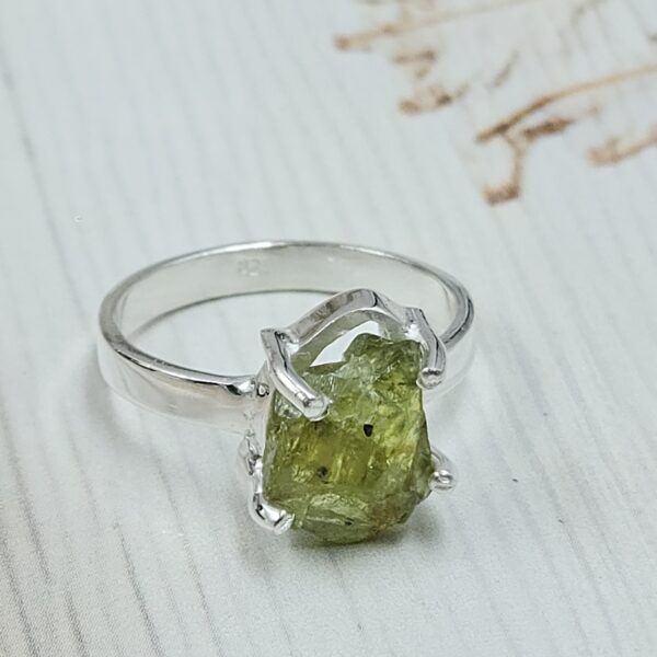 Raw Green Tourmaline 925 Sterling Silver Ring (REXT131-21)