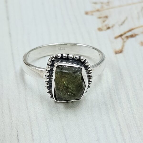 Raw Green Tourmaline 925 Sterling Silver Ring (REXT131-31)