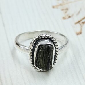 Raw Green Tourmaline 925 Sterling Silver Ring (REXT131-32)