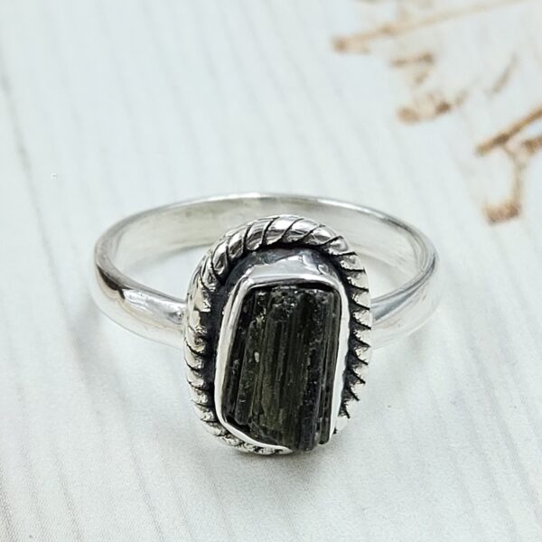 Raw Green Tourmaline 925 Sterling Silver Ring (REXT131-32)