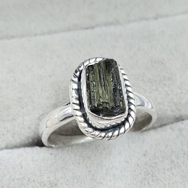 Raw Green Tourmaline 925 Sterling Silver Ring (REXT131-32) - Image 2