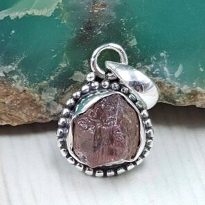 Raw Tourmaline 0.6" 925 Sterling Silver Pendant (REXT130-8)