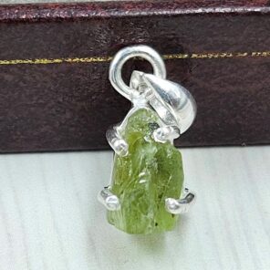 Raw Green Tourmaline 0.6" 925 Sterling Silver Pendant (REXT130-28)