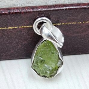 Raw Green Tourmaline 0.75" 925 Sterling Silver Pendant (REXT130-29)
