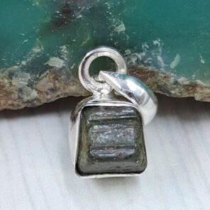 Raw Green Tourmaline 0.5" 925 Sterling Silver Pendant (REXT130-30)