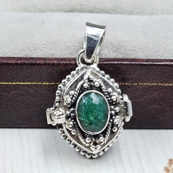 Emerald 925 Sterling Silver Poison Box Pendant (REXT124-35)