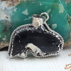 White Buffalo Turquoise Fish 925 Sterling Silver Pendant (RS108-528)