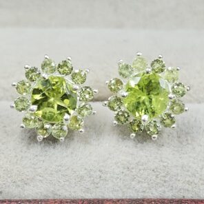 Peridot 925 Sterling Silver Stud Earring (REXT104-38)